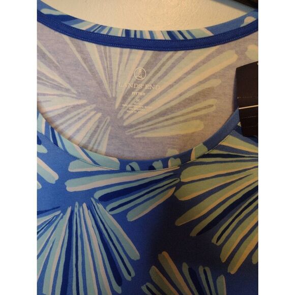NWT Lands End size M Blue Fitted T-shirt Shell Print - Picture 2 of 3